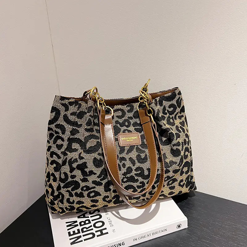 Large Capacity Bag for Leisure and Commute Polyester Canvas 36x27x12cm