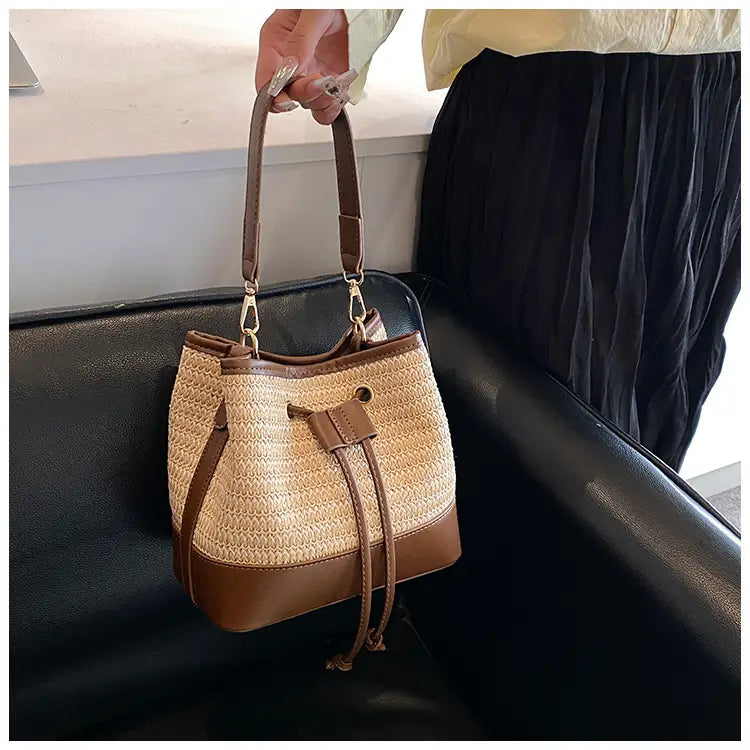 Kudottu ruskea aprikoosi maito tee olkalaukku neliömäinen ristikukkaro hihnalla