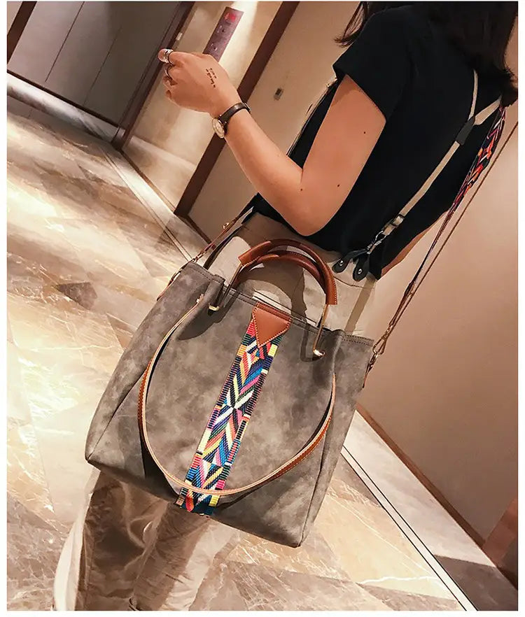 Summer Commute Female Bag with Multiple Pockets and Simple Design