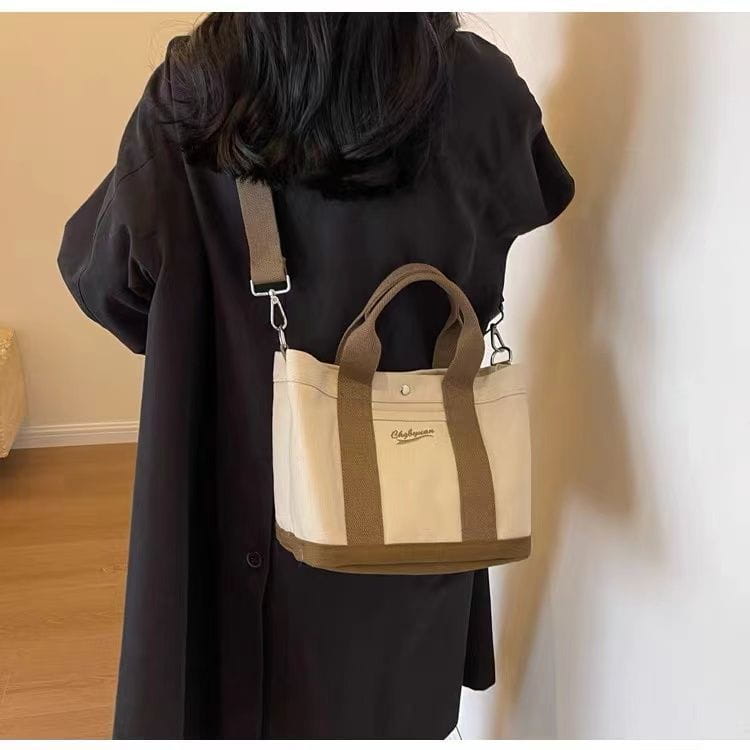 Sac de seau en toile beige avec conception d'épaule à fermeture éclair multiple de poches