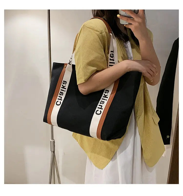 Casual Fashion Canvas Clamshell Bag with European Retro Design for United States