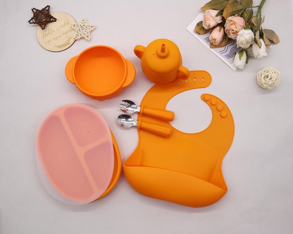 Pumpkin Silicone No-Spill Water Cup for Children with Handle in the United States