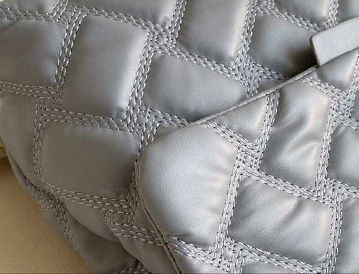 Plaid Embossed Chain Shoulder Bag in Various Colors for Stylish Personalities