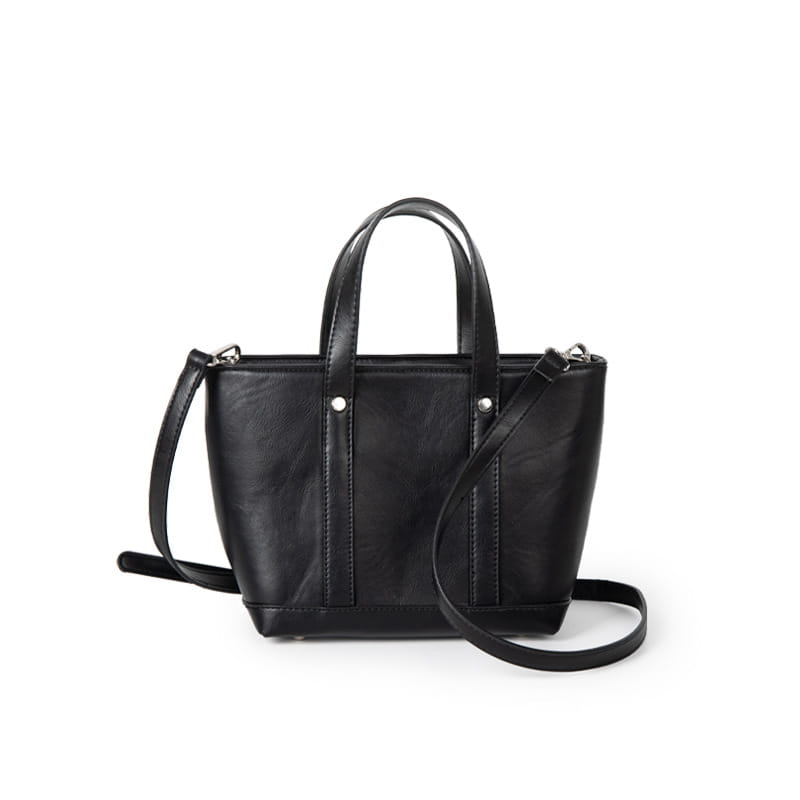 Korean Style Large Capacity Bag with Oil Wax Leather and Simple Casual Design