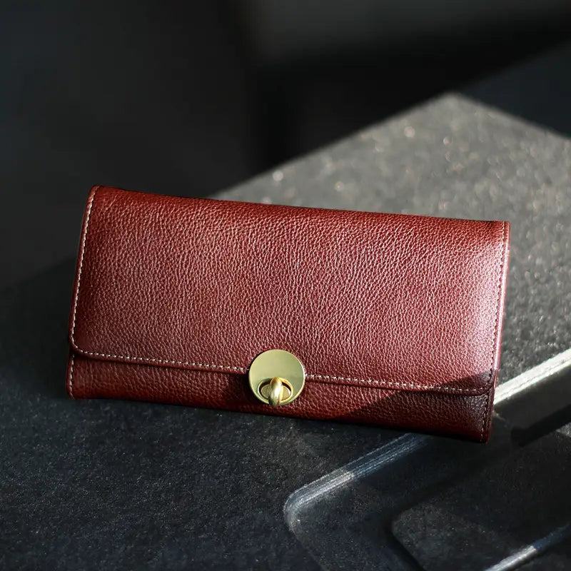 Layer Cowhide Leather Outer Bag with Polyester Lining for Daily Use in the United States