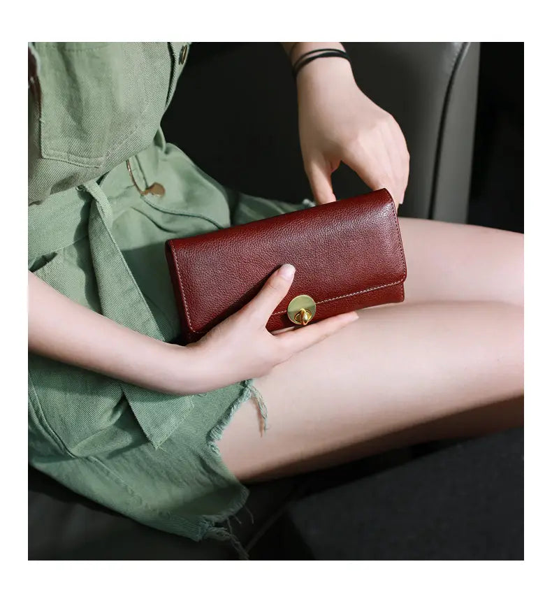 Layer Cowhide Leather Outer Bag with Polyester Lining for Daily Use in the United States