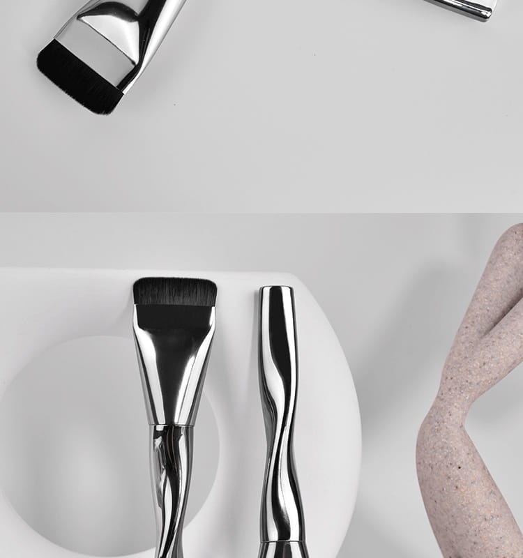 Powder Foundation Brush Set with Synthetic Fibers and Protective Bag