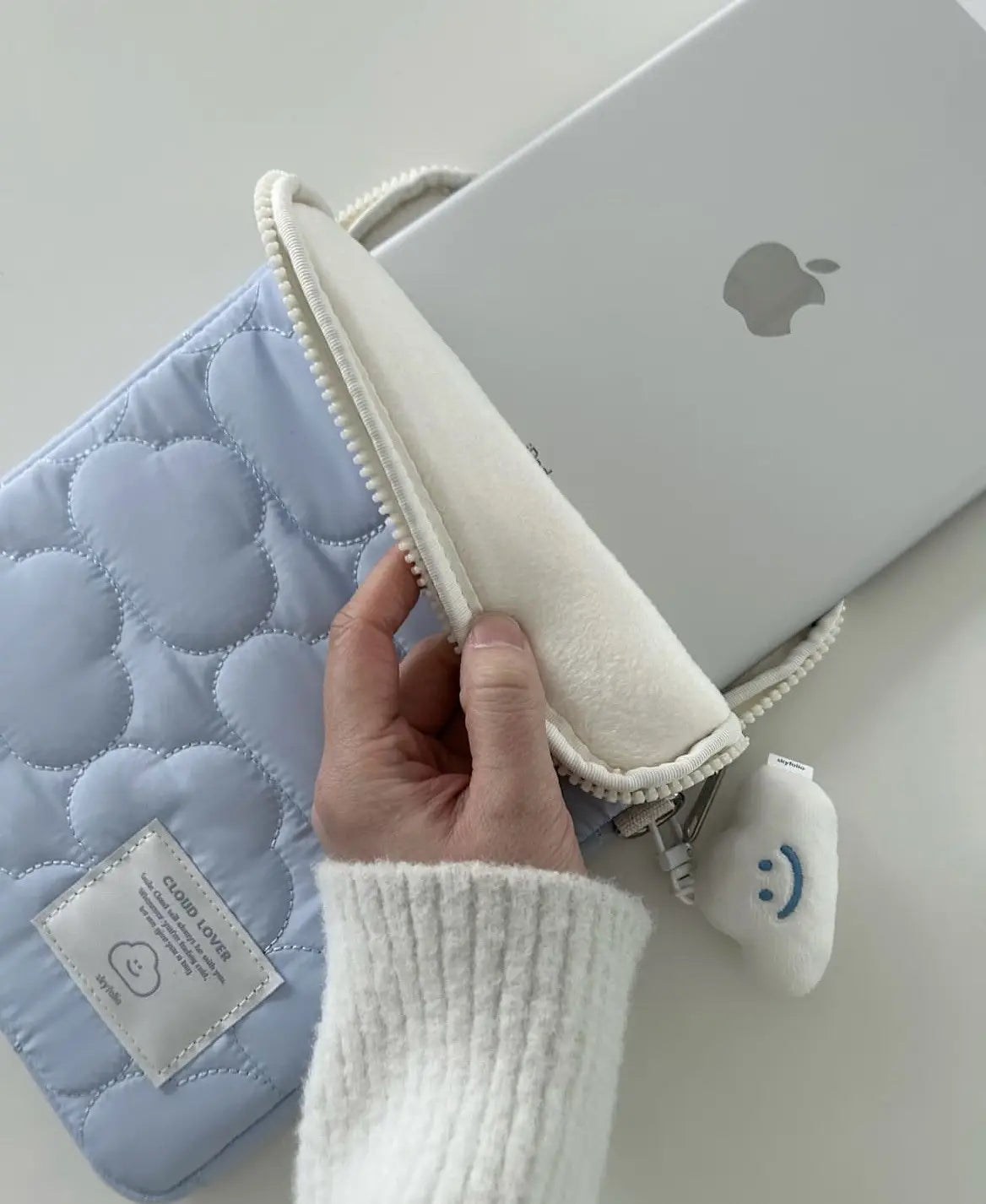 Mânecă de laptop alb și albastru pentru femei pentru calculatoare de 11 până la 15,6 inci