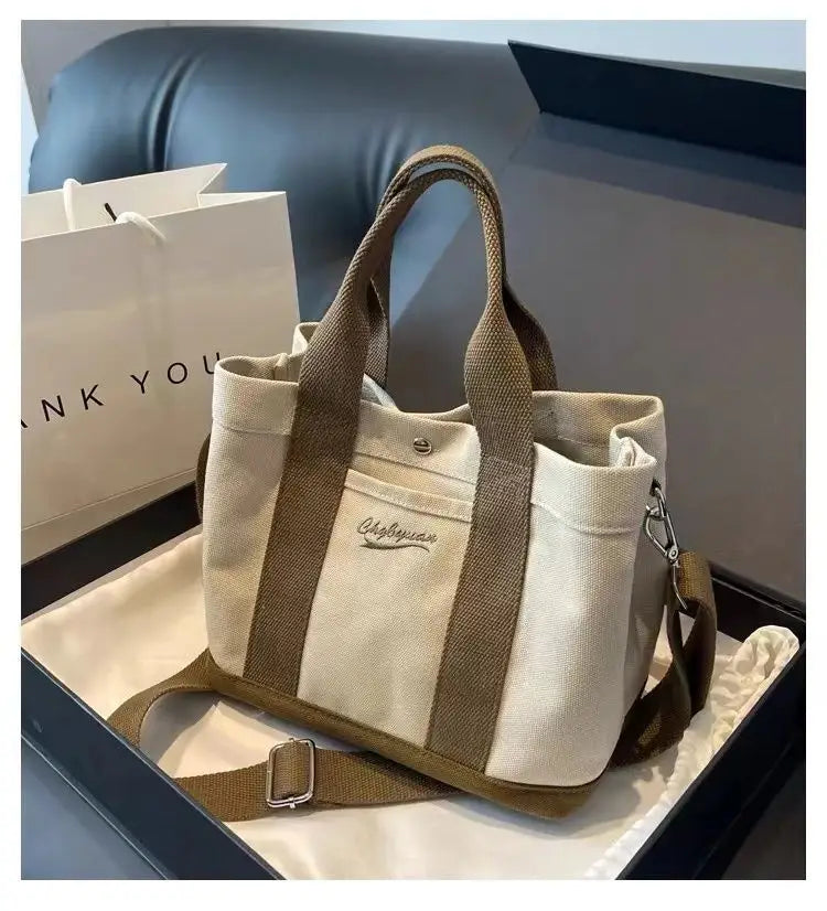 Sac de seau en toile beige avec conception d'épaule à fermeture éclair multiple de poches