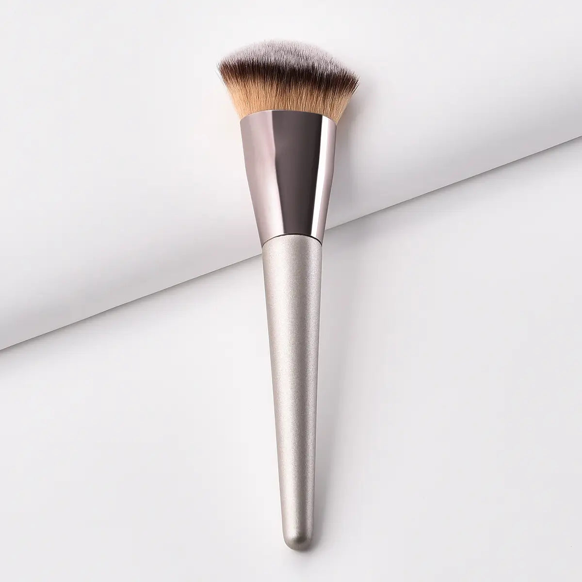 Makeup Brush Set in Champagne Gold with Wooden Handle and Nylon Bristles