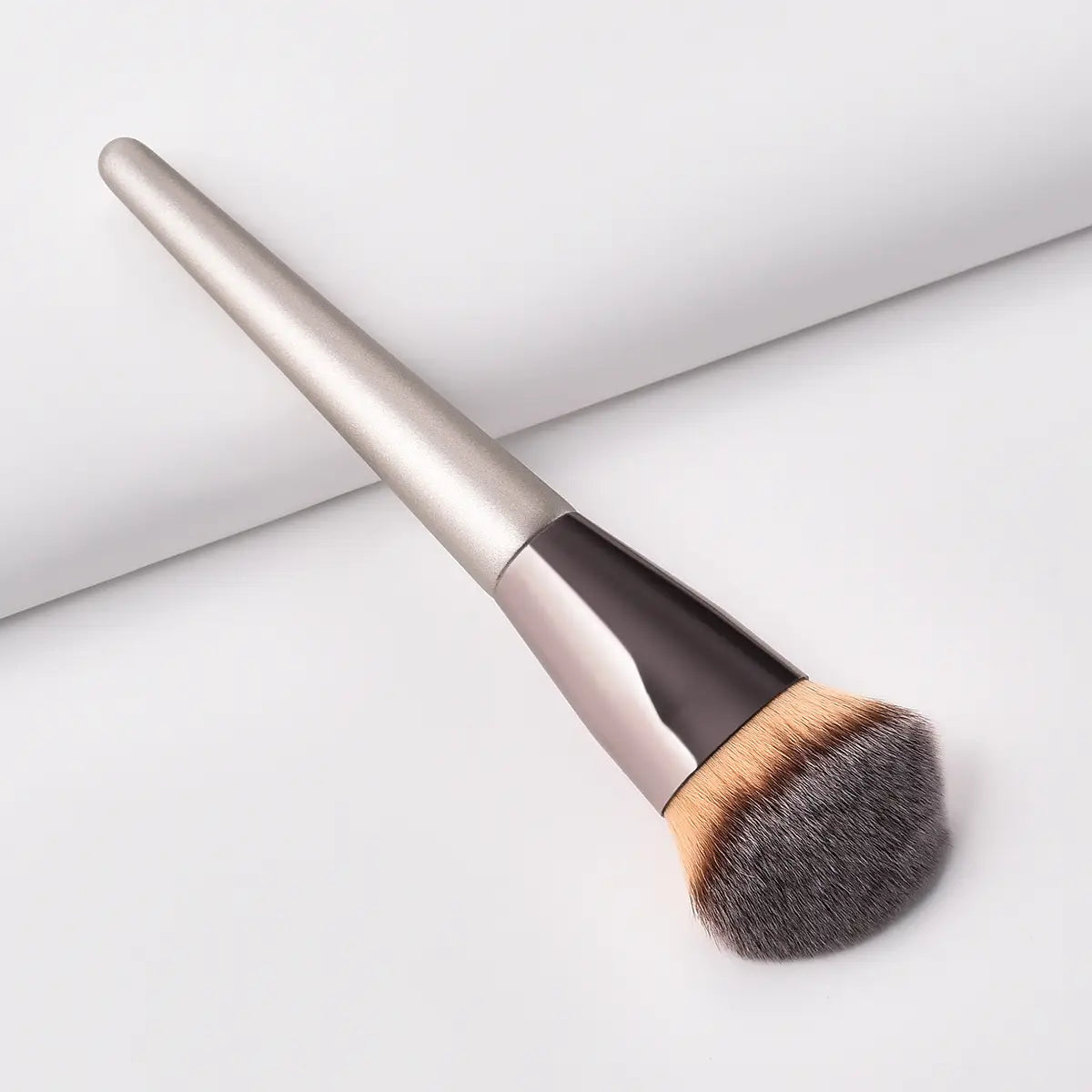 Makeup Brush Set in Champagne Gold with Wooden Handle and Nylon Bristles