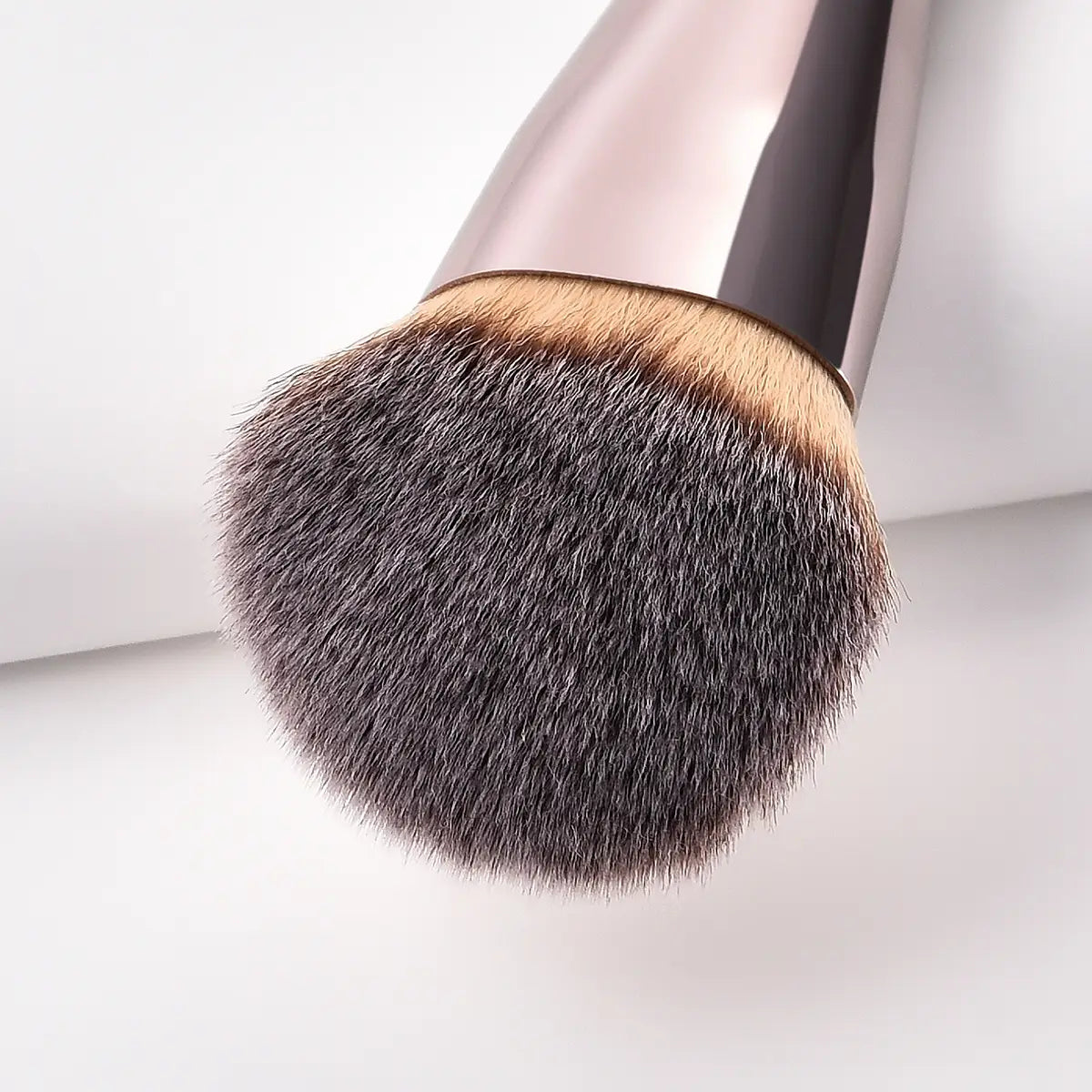 Makeup Brush Set in Champagne Gold with Wooden Handle and Nylon Bristles
