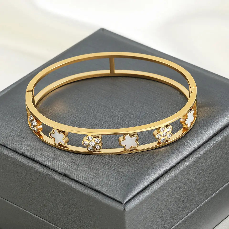 Fashion Multi-Diamond Five-leaf Flower Bracelet Female Niche