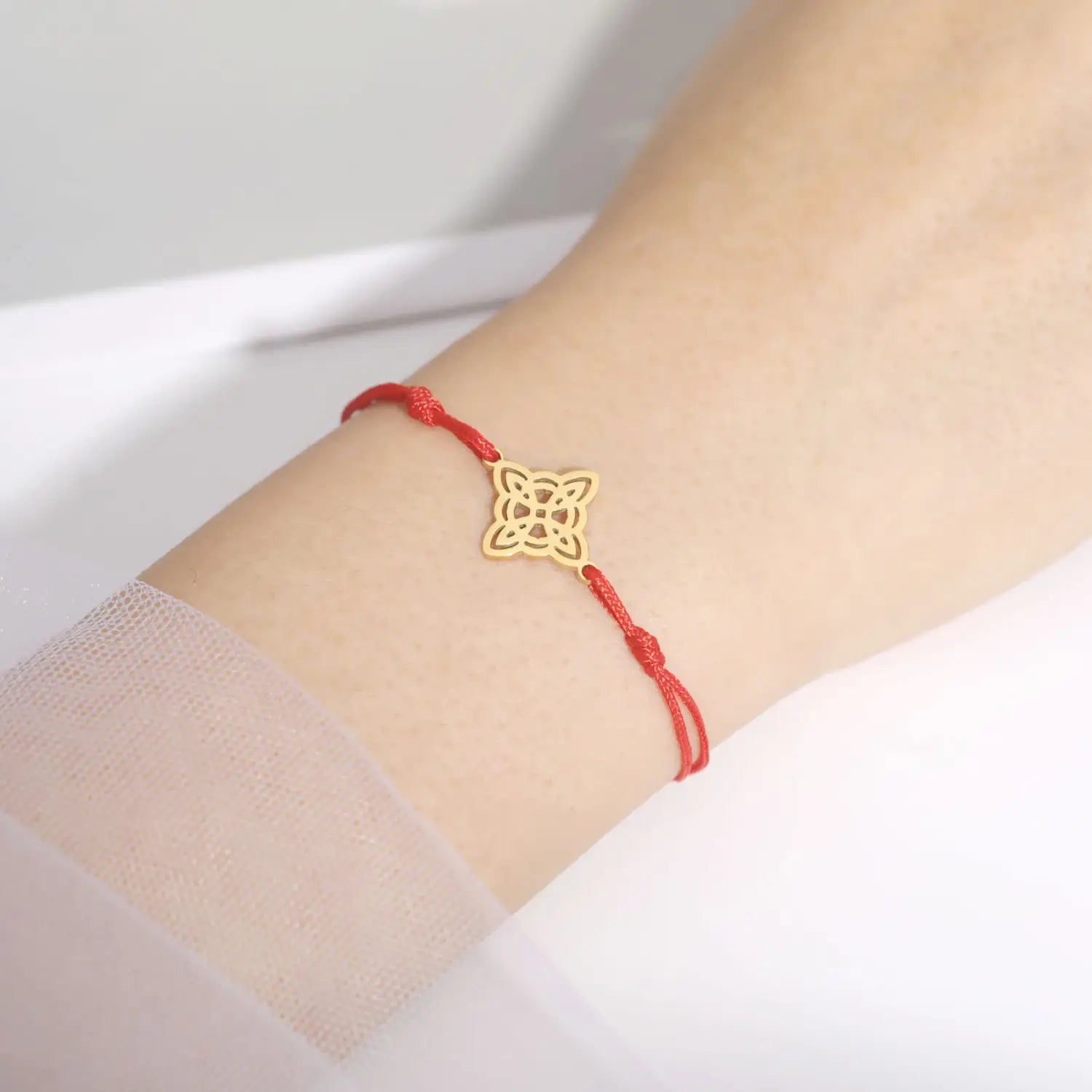 Fashion Cut Square Concentric Circle Pattern Bracelet