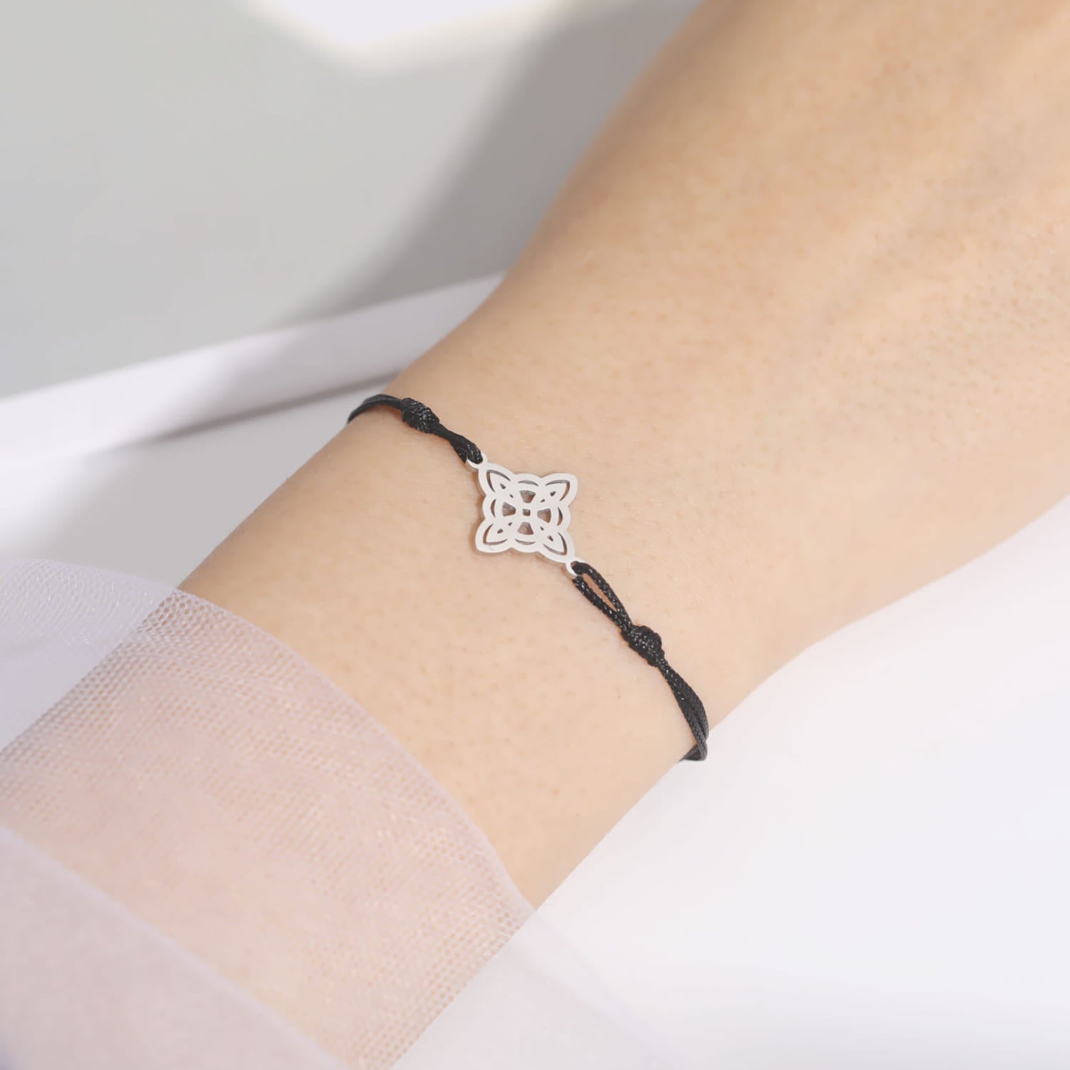 Fashion Cut Square Concentric Circle Pattern Bracelet