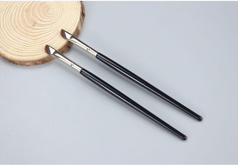 Flat Head Oblique Eye Makeup Brush with Angle Beauty Design