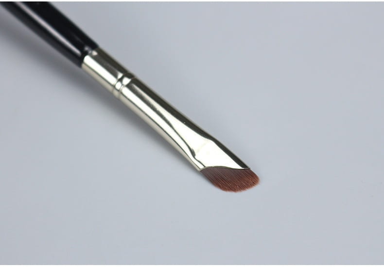 Flat Head Oblique Eye Makeup Brush with Angle Beauty Design