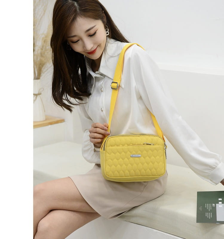 Large Capacity Shoulder Bag in Rhombus Creative Fashion Solid Design