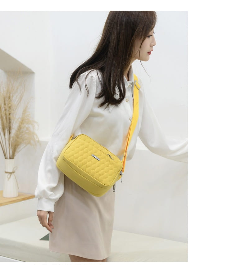 Large Capacity Shoulder Bag in Rhombus Creative Fashion Solid Design