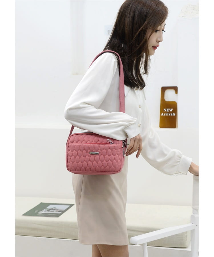 Large Capacity Shoulder Bag in Rhombus Creative Fashion Solid Design