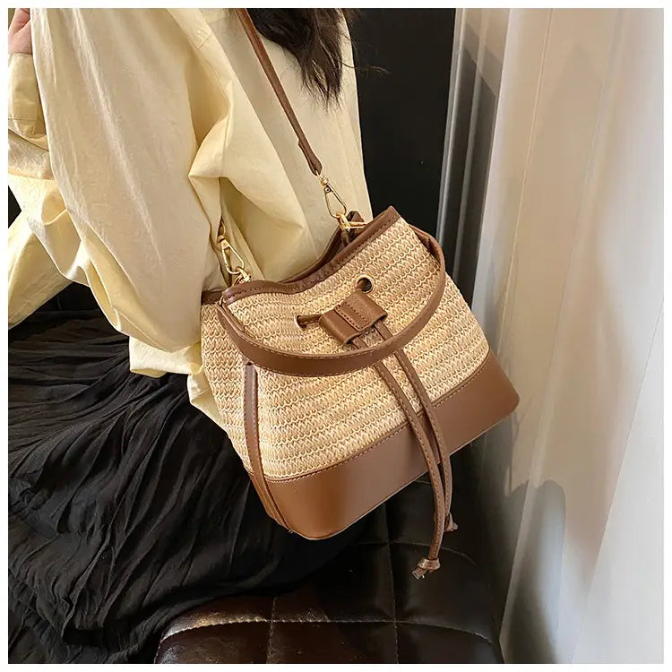 Kudottu ruskea aprikoosi maito tee olkalaukku neliömäinen ristikukkaro hihnalla