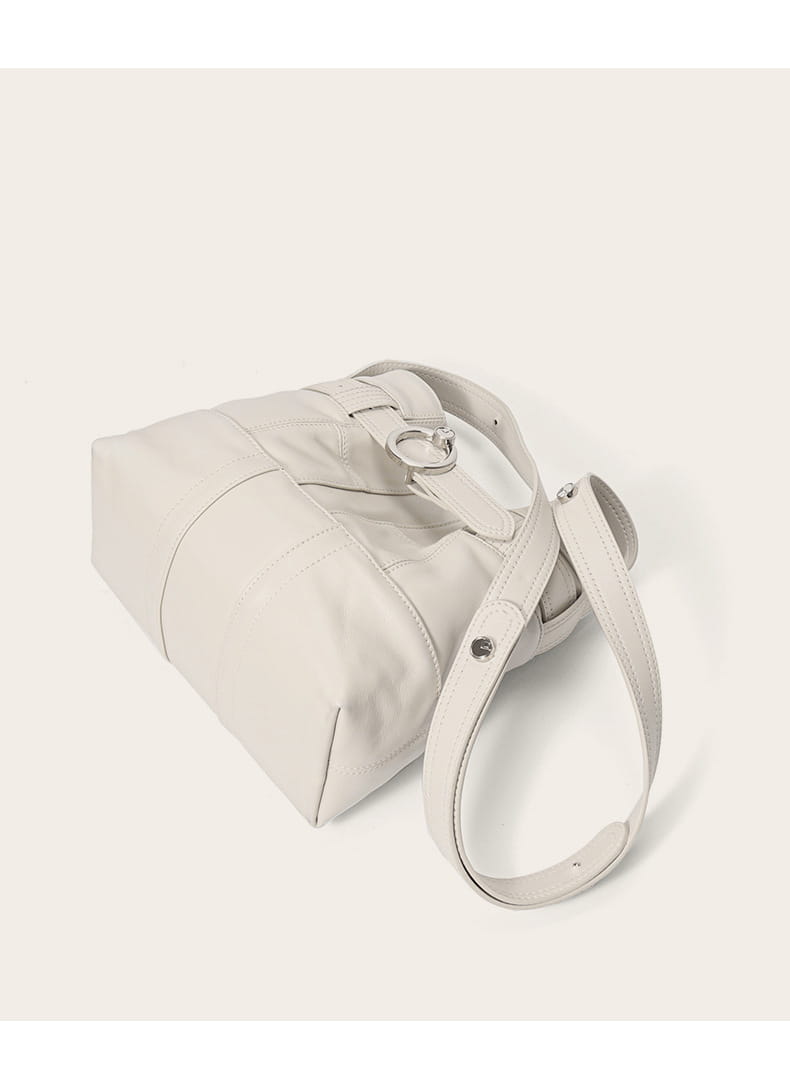 Fashion Shoulder Armpit Cowhide Bag with Stitching