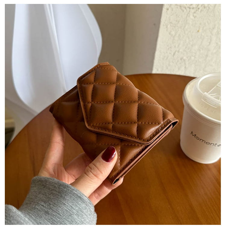 Poliészter bélésszövet 11,5 hüvelykes szélességű, 9,5 hüvelyk magasságú és 1 mm vastagságú, tökéletes a béléshez.