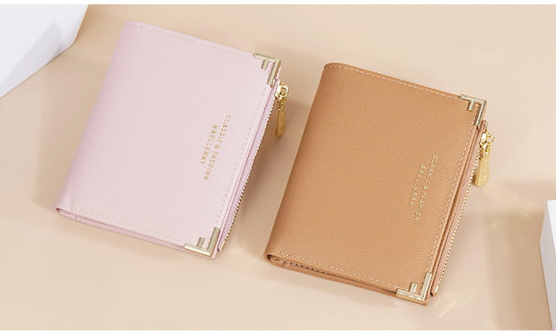 Mitmevärviline sünteetiline nahast rahakott kaardipesade ja kompaktse kujundusega