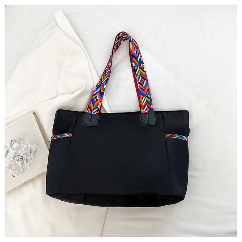 Lila Oxford tyg resväska med svarta ränder och dubbla axelanslutningar