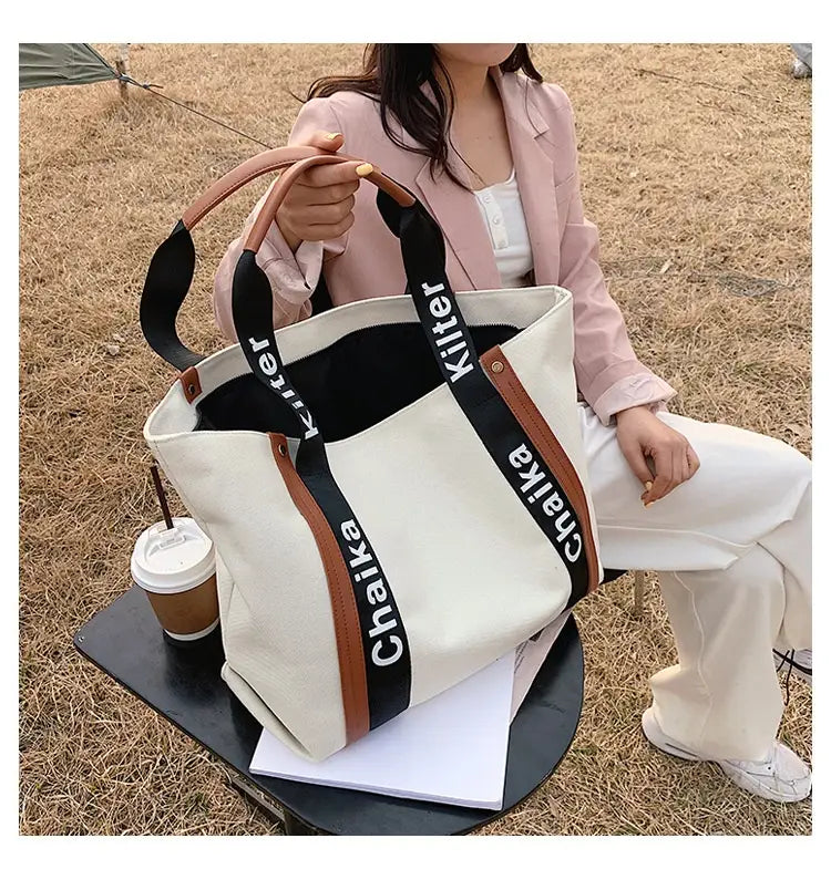 Casual Fashion Canvas Clamshell Bag with European Retro Design for United States