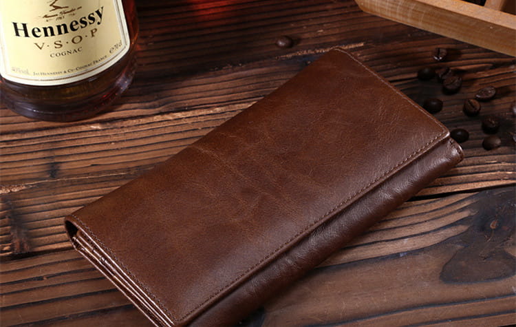 Unisex Leather Wallet in Brown with Zipper Buckle for the United States