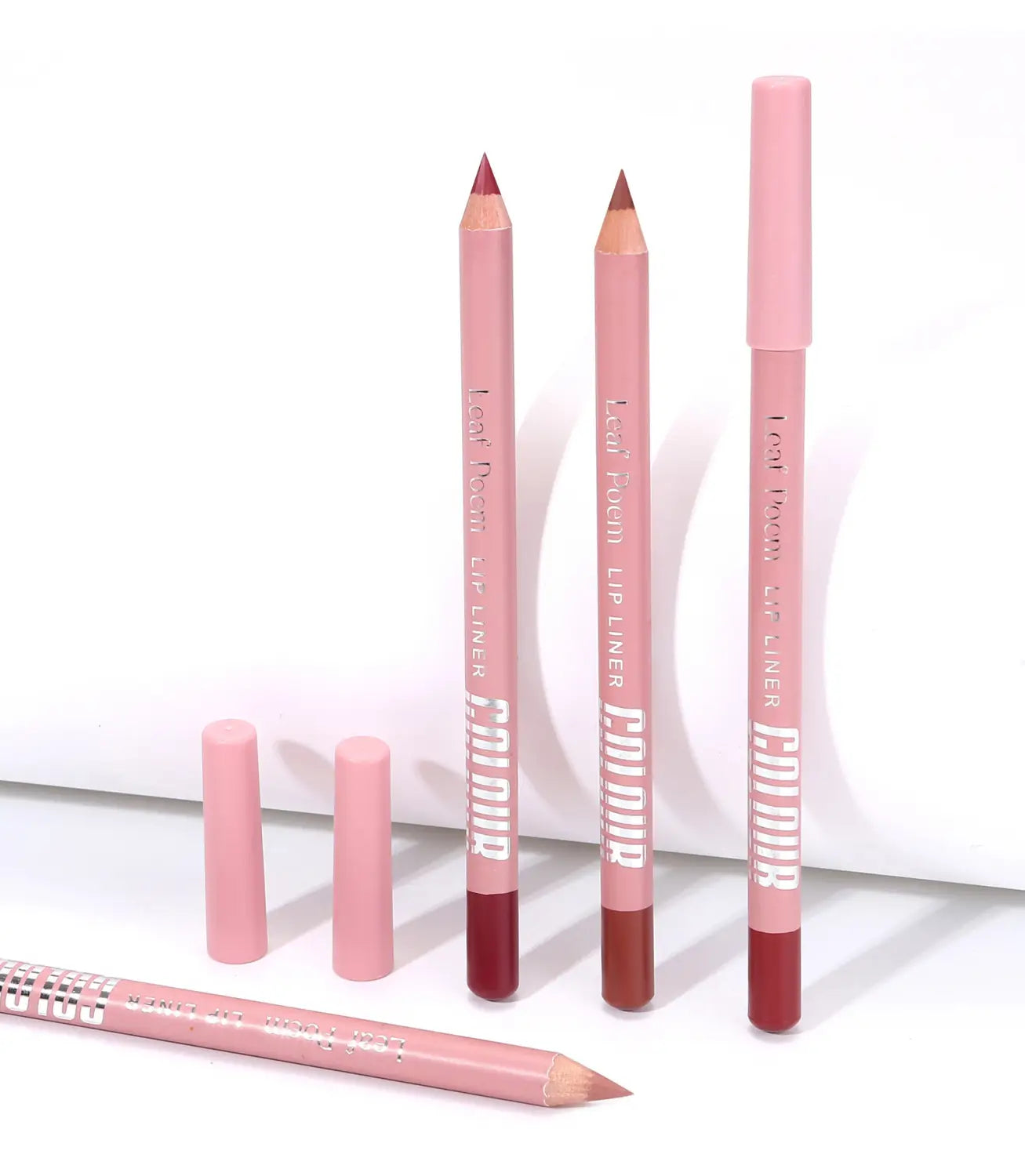 Single Lip Liner for Matte Lipstick and Color Enhancement