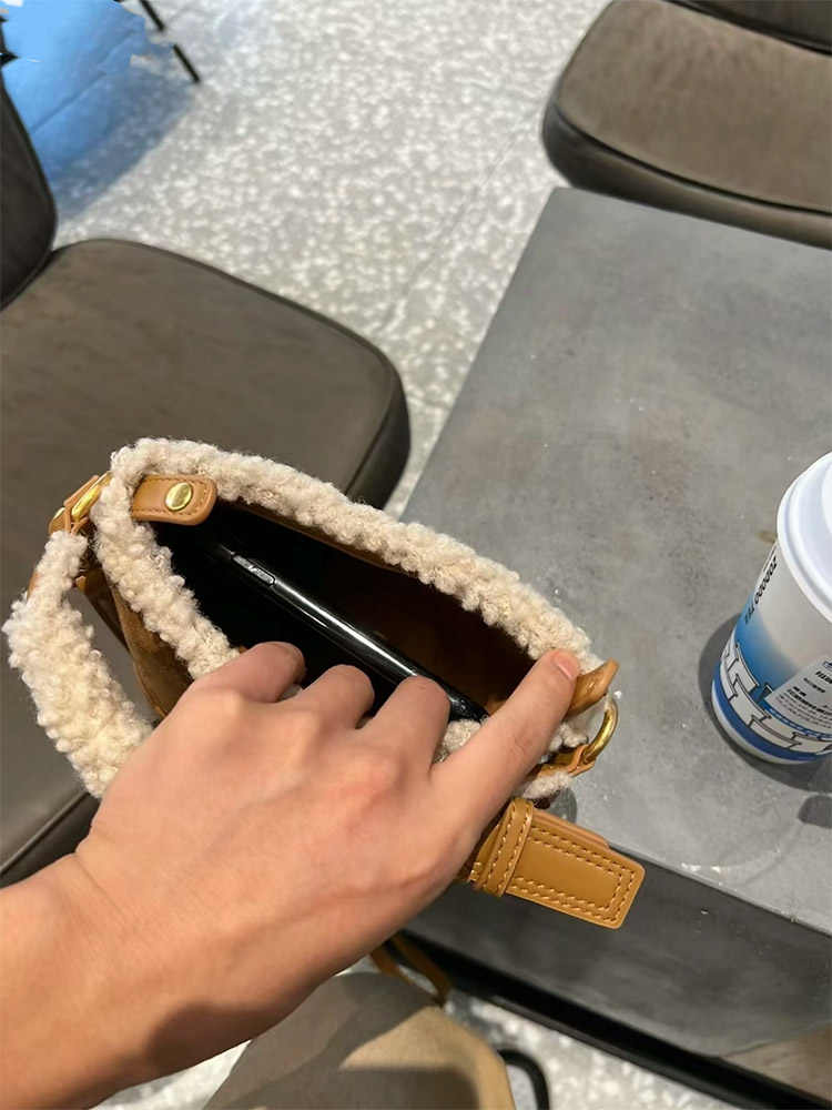 Winter Lamb Wool Mini Bucket Bag with Magnetic Closure and Adjustable Strap