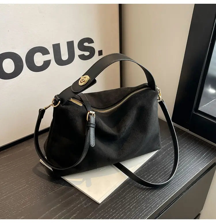 Retro Fashion Shoulder Bag with Polyester Lining for Travel and Daily