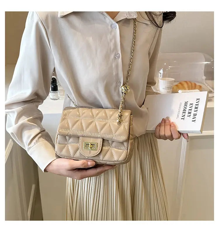 Diamond Pattern Chain Crossbody Bag for Daily