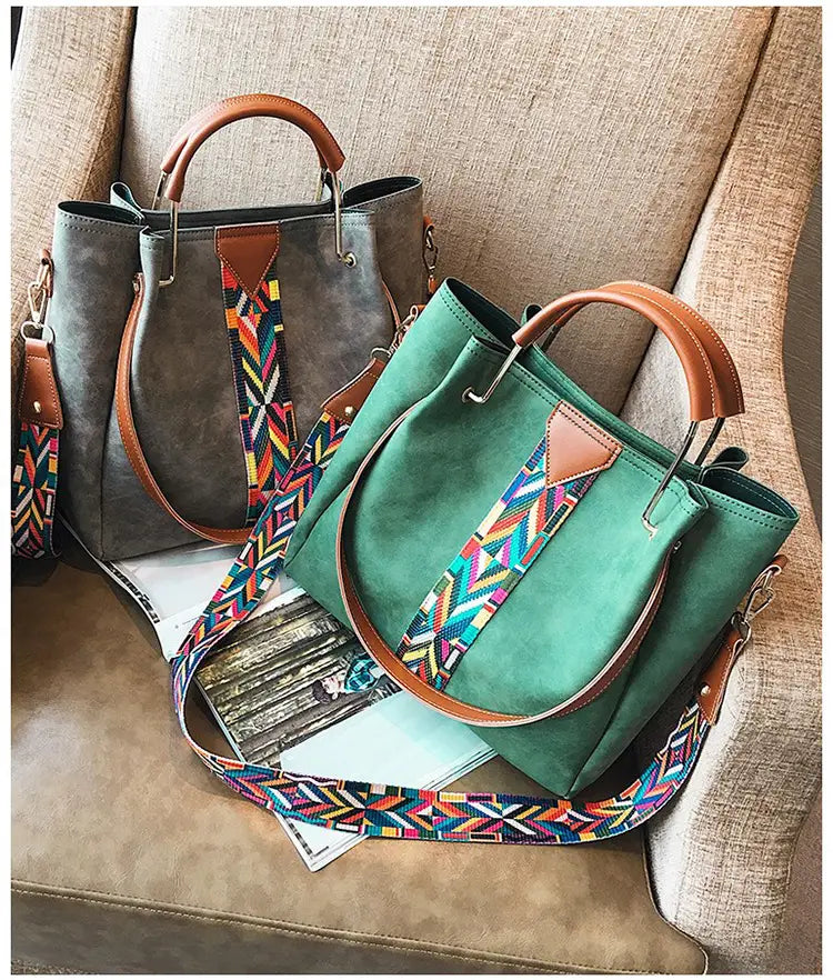 Summer Commute Female Bag with Multiple Pockets and Simple Design