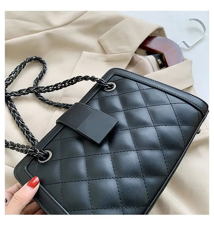 Fashion Small Chain Bag for Winter Travel with PU and Corduroy Options