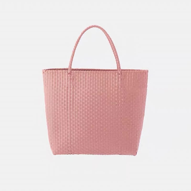 Pieni koko ja suuret mukit useita värejä kahvin ruskea vaaleanpunainen musta kahva korkeus