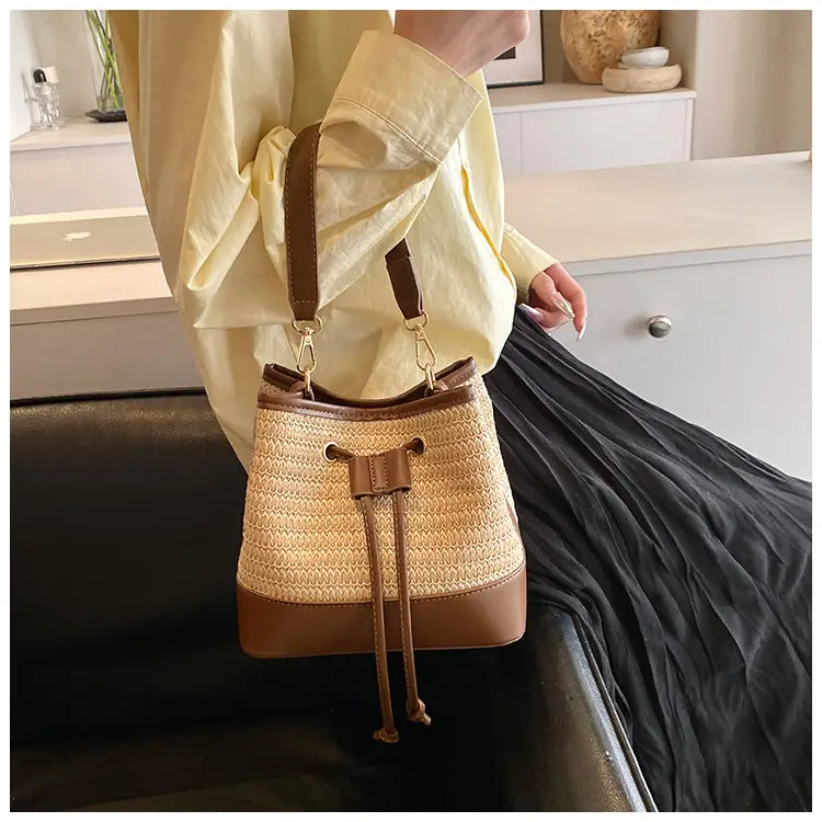 Kudottu ruskea aprikoosi maito tee olkalaukku neliömäinen ristikukkaro hihnalla