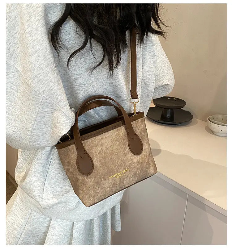 Medium PU axelväska för kvinnor svartbrun med intern mobiltelefonficka