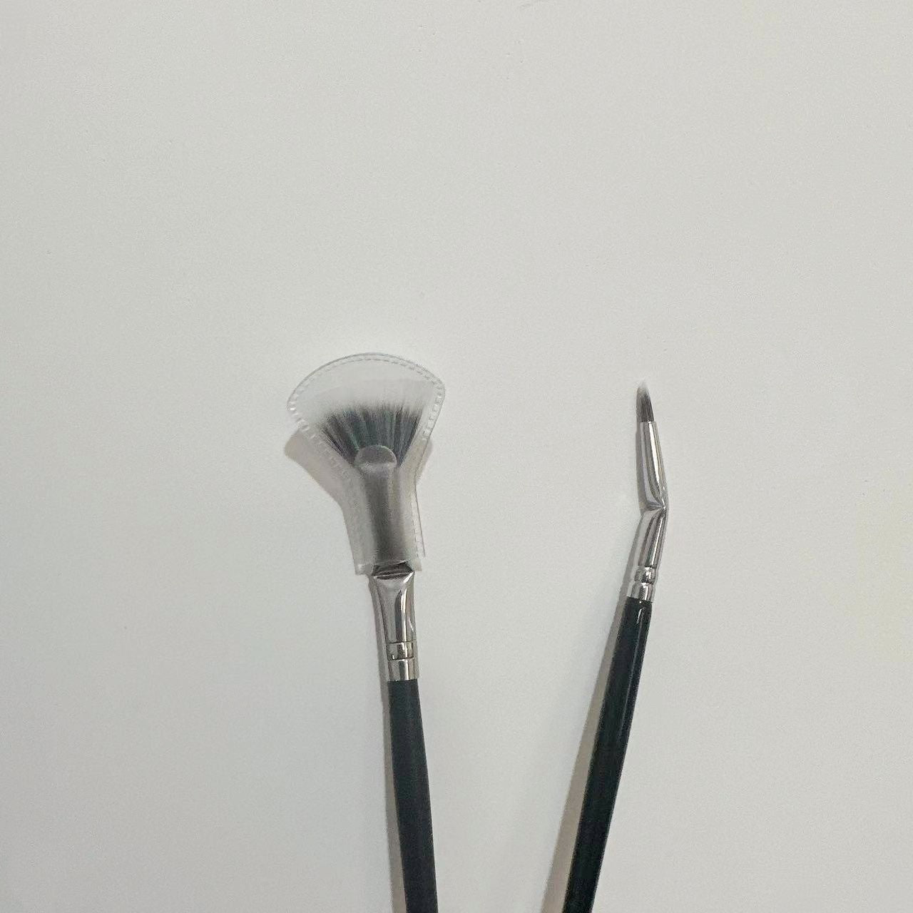 Fan-shaped Folding Angle Single Fine Eyeliner Brush