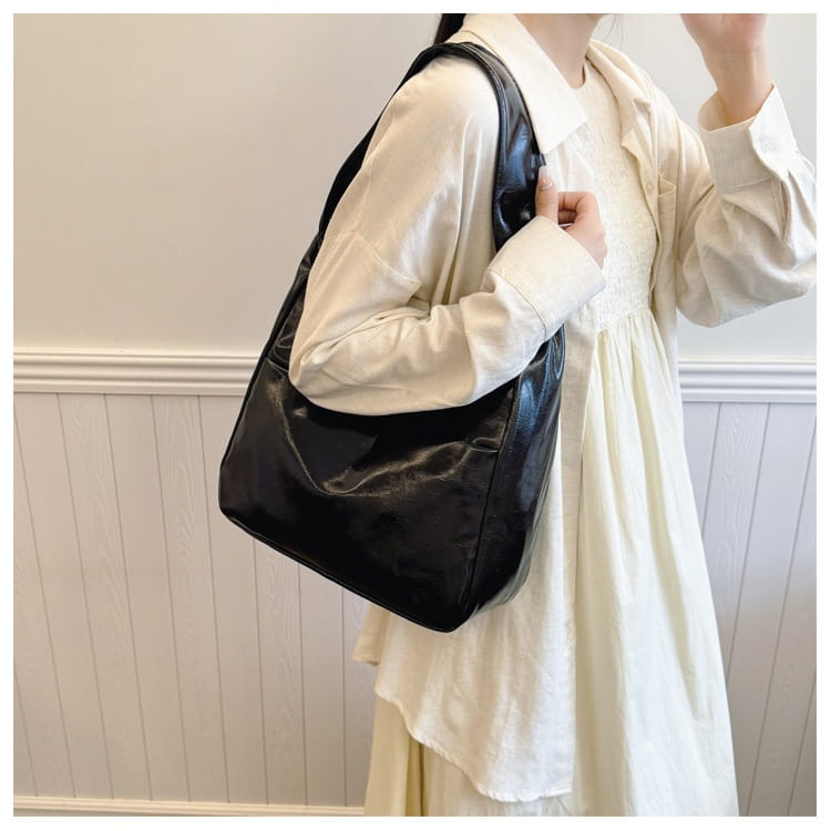 Simple commute underarm shoulder bag with polyester lining in multiple colors