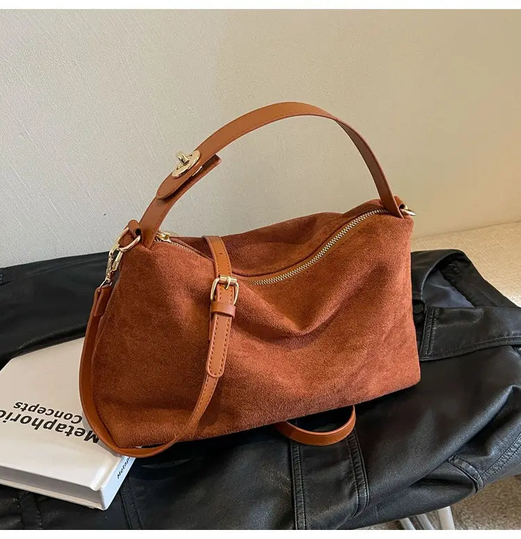 Retro Fashion Shoulder Bag with Polyester Lining for Travel and Daily