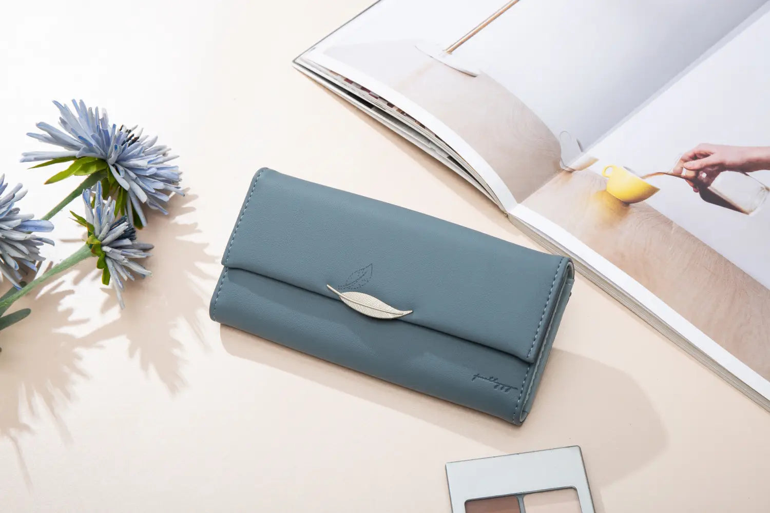 Pomarańczowa skórzana torebka z poliestrową podszewką na codzienne