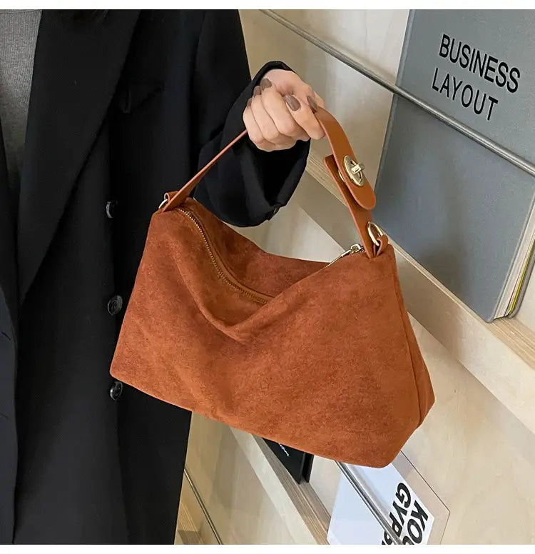 Retro Fashion Shoulder Bag with Polyester Lining for Travel and Daily