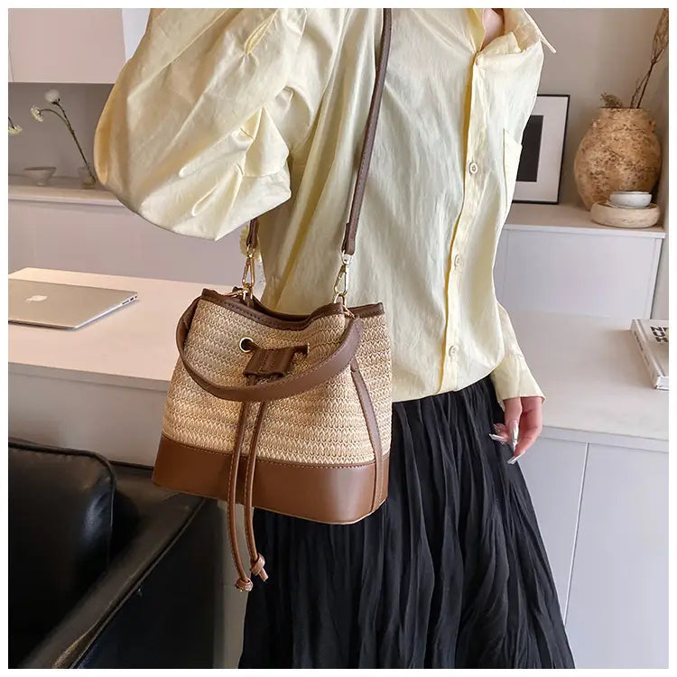 Kudottu ruskea aprikoosi maito tee olkalaukku neliömäinen ristikukkaro hihnalla