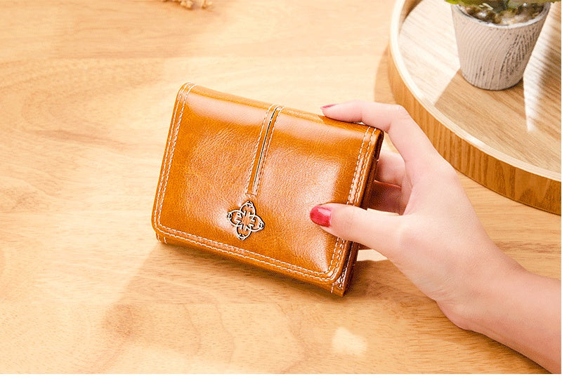 Women’s Short Trifold Vintage Wallet - Wallets So Chic Even Your Change Will Blush