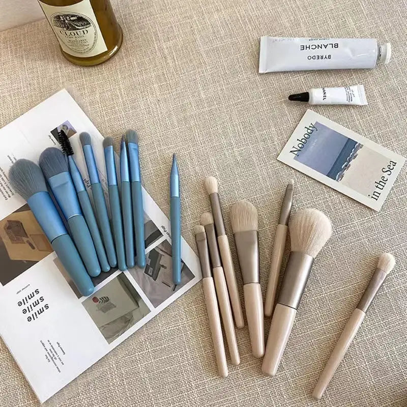 Macaron Makeup Brush Set Eight Eye in Apricot Pink Sky Blue Gray Green