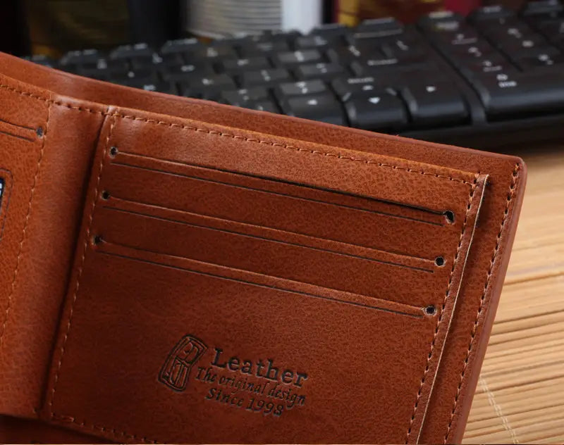 United States Wallet with CHF Compatibility and Multiple Card Slots