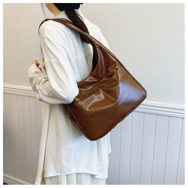 Simple commute underarm shoulder bag with polyester lining in multiple colors
